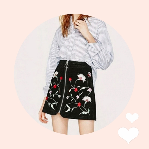 Suede mini skirt with embroidery - Picture 5 of 5